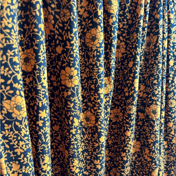 EUC Michael Kors Floral Pattern Balloon Sleeve Blouse, Black & Gold | Women’s XL - Picture 11 of 14